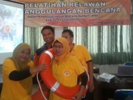 FPRB DESA PUTAT IKUTI PRAKTEK WATER RESCUE DAN PENDIRIAN TENDA